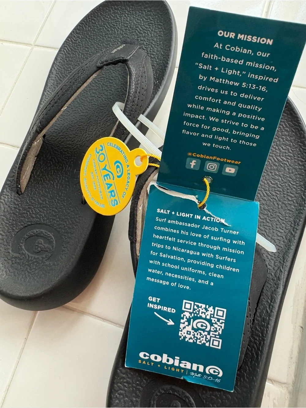 NWT Mens Cobian Salt & Light Compass Black Flip Flop Sandals Size 8